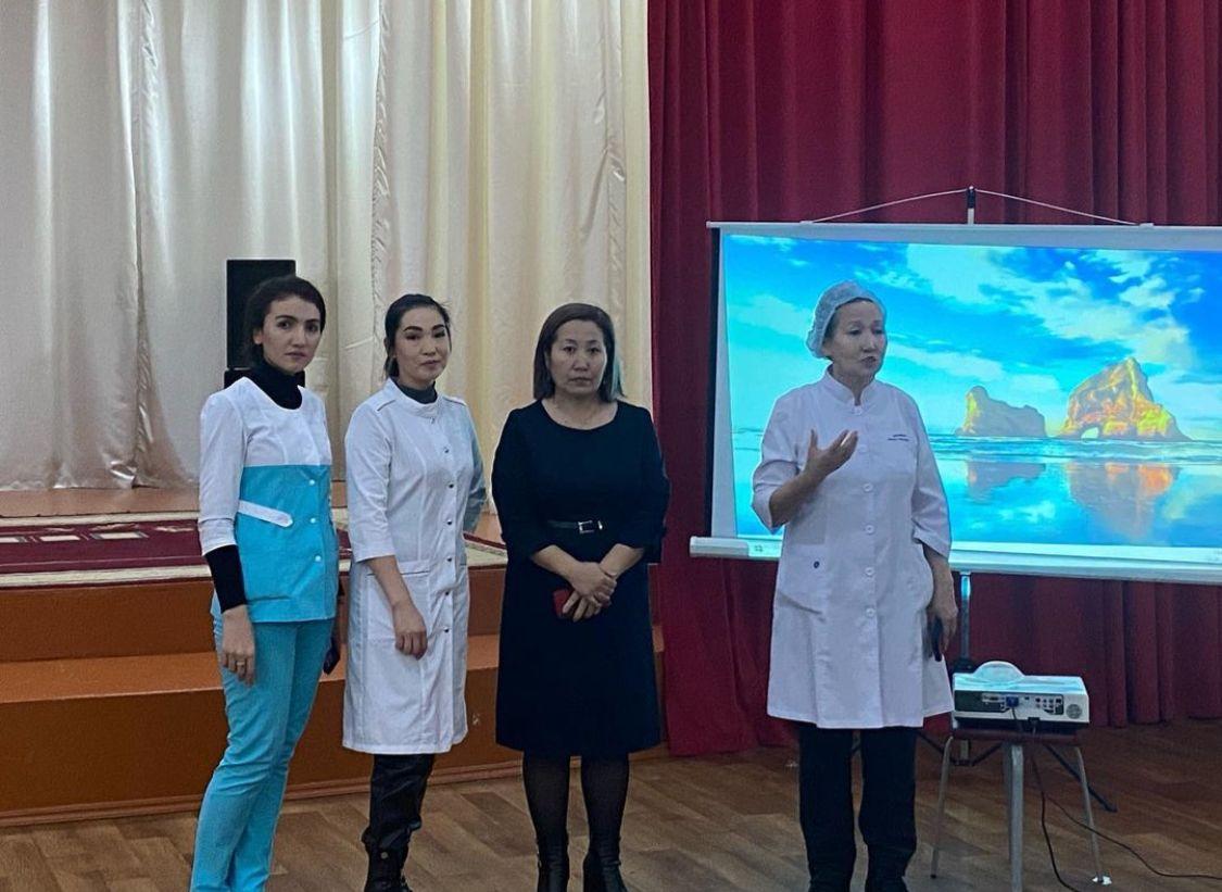 Дәрігер және акушер-гинеколог мамандармен арнайы кездесу өтті.