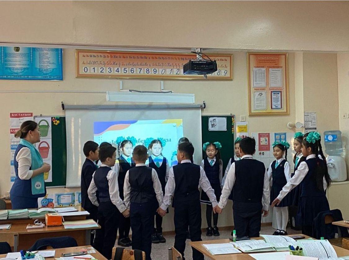 «Біріккен сөздер» тақырыбында ашық сабақ өткізді.
