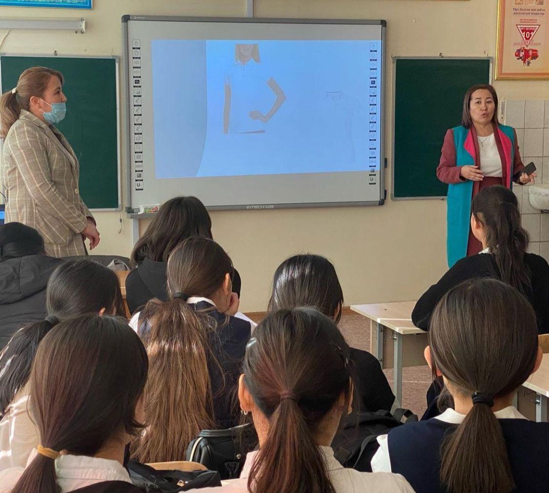 «Қызға қырық үйден тыйым» тақырыбында  қыздар жиналысы өтті.