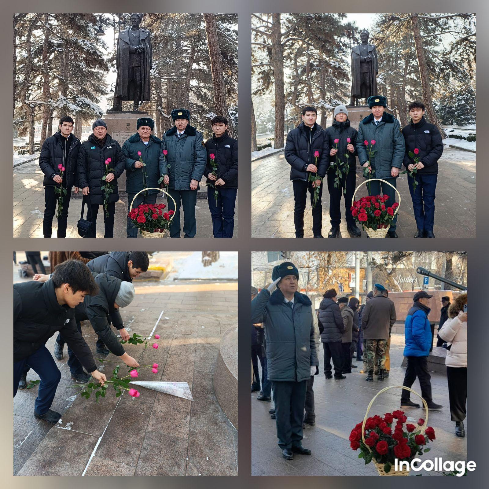 Бауыржан Момышұлы ескерткішіне гүл шоқтарын қою